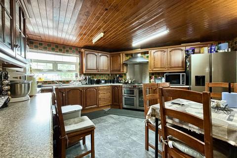 5 bedroom semi-detached house for sale, Como Drive, Bradford BD8