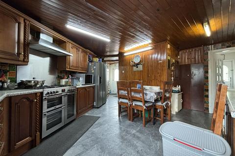 1 Como Drive, Bradford, BD8 9PU