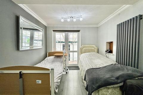 1 Como Drive, Bradford, BD8 9PU