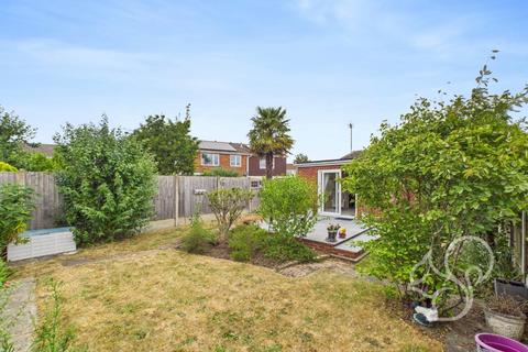 8 Driffield Close, Feering, Colchester, CO5 9LH