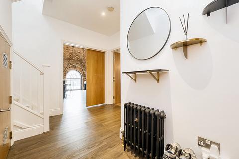 2 bedroom apartment for sale, Kidman Close, Romford, RM2