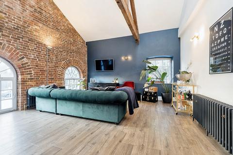 2 bedroom apartment for sale, Kidman Close, Romford, RM2