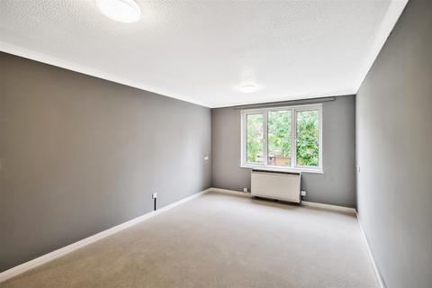 1 bedroom flat for sale, Cambridge Park, Wanstead