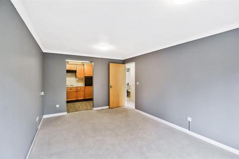 1 bedroom flat for sale, Cambridge Park, Wanstead