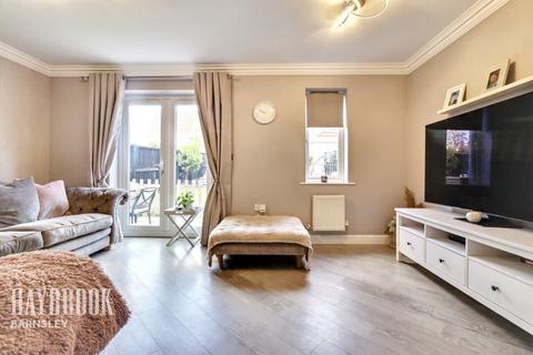 98 Highgate, Wombwell, Barnsley, S73 0FH