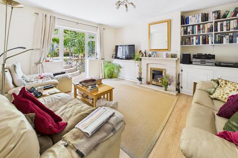 98 Mead Way, Coulsdon, CR5 1PH