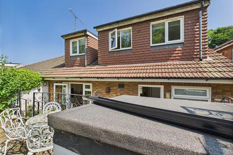 98 Mead Way, Coulsdon, CR5 1PH