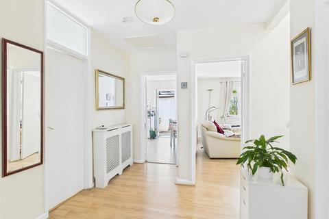 98 Mead Way, Coulsdon, CR5 1PH