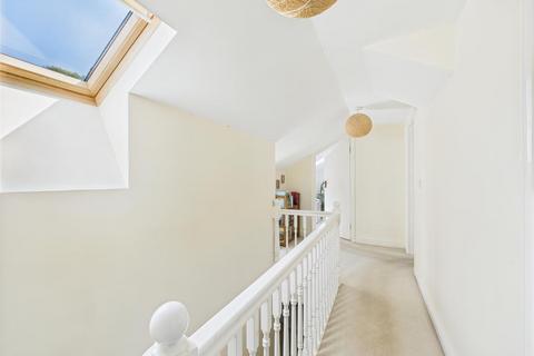 98 Mead Way, Coulsdon, CR5 1PH