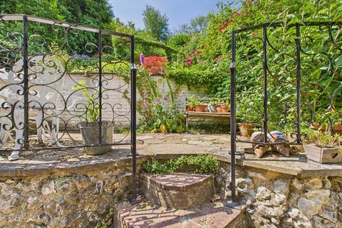 98 Mead Way, Coulsdon, CR5 1PH