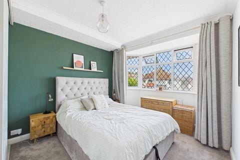 13 Lyndhurst Road, Coulsdon, CR5 3HU