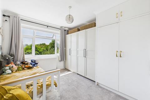 13 Lyndhurst Road, Coulsdon, CR5 3HU