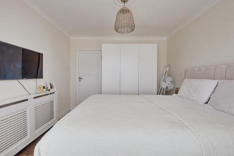 9 Boyce View Drive, Benfleet, SS7 5EA