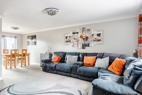 16 Badsworth Road, Warmsworth, Doncaster, DN4 9LH