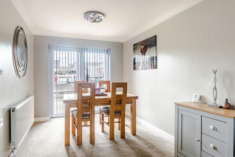 16 Badsworth Road, Warmsworth, Doncaster, DN4 9LH