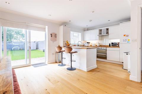 47 Upland Road, Thornwood, Epping, CM16 6NJ