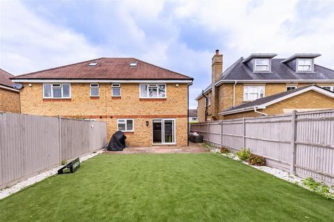 47 Upland Road, Thornwood, Epping, CM16 6NJ