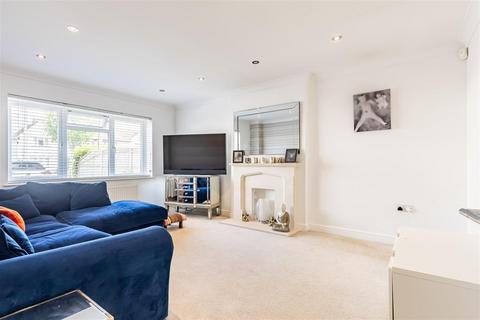 47 Upland Road, Thornwood, Epping, CM16 6NJ