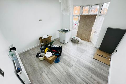 4 bedroom detached house to rent, Franchise Street, Wednesbury, WS10 9RE