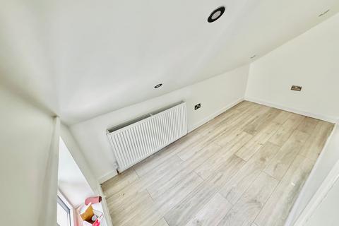 4 bedroom detached house to rent, Franchise Street, Wednesbury, WS10 9RE