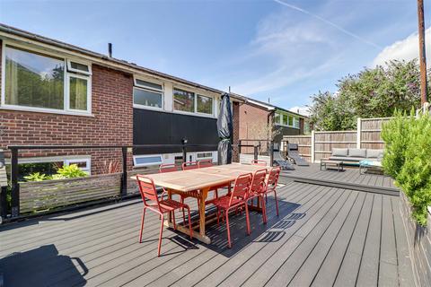 2 bedroom flat for sale, Laurel Close, Leigh-On-Sea SS9