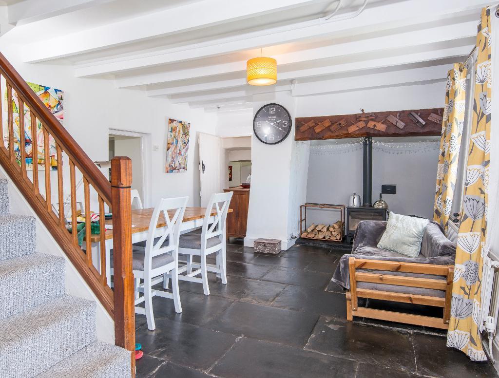 Lounge / Dining Area