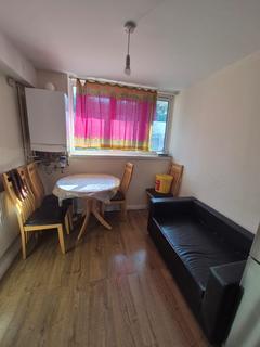 1 bedroom in a flat share to rent, Trimmer Walk, Brentford TW8