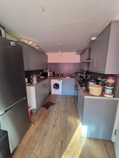 1 bedroom in a flat share to rent, Trimmer Walk, Brentford TW8