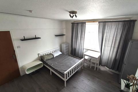 House share to rent, St. James Gardens, Wembley