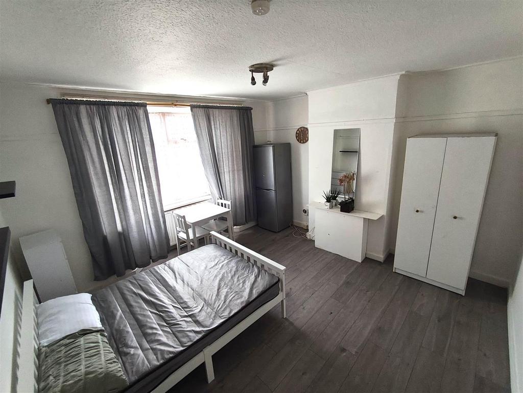 Room 1-38 St James.jpeg