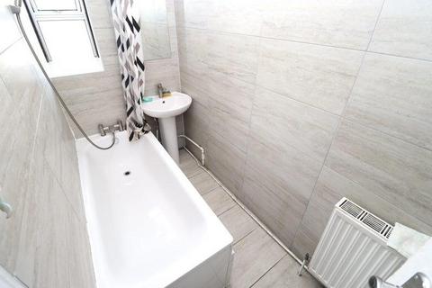 House share to rent, St. James Gardens, Wembley