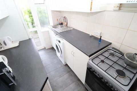 House share to rent, St. James Gardens, Wembley