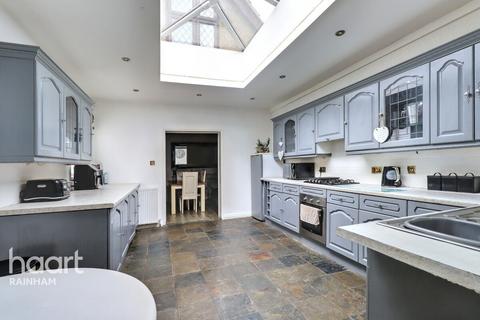 3 bedroom detached house for sale, Lambs Lane South, Rainham, RM13 9XH