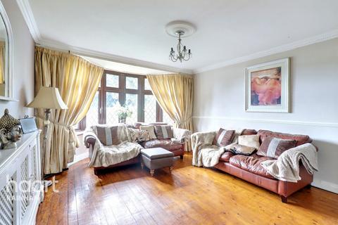3 bedroom detached house for sale, Lambs Lane South, Rainham, RM13 9XH