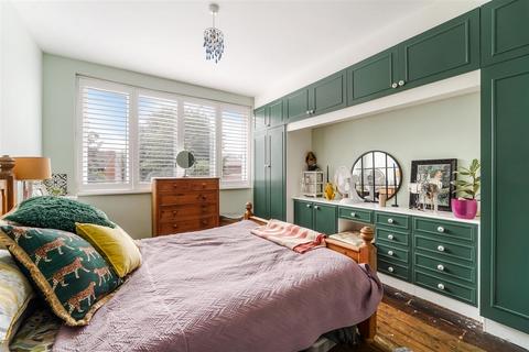 17 Whitehorse Drive, Epsom, KT18 7NE
