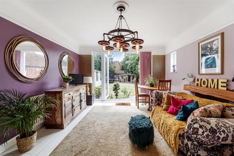 17 Whitehorse Drive, Epsom, KT18 7NE