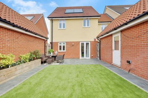 7 Charles Crescent, Rochford, SS4 1FT