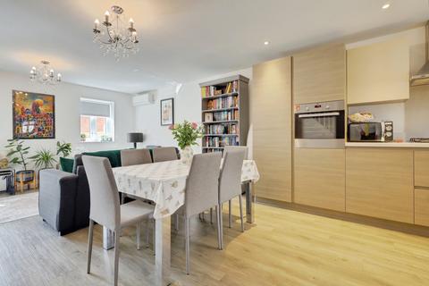 7 Charles Crescent, Rochford, SS4 1FT