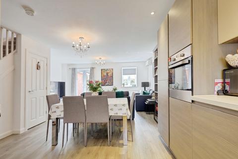 7 Charles Crescent, Rochford, SS4 1FT