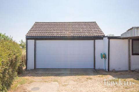 undefined, Bradenstoke SN15 4