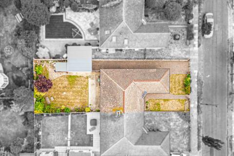 3 bedroom semi-detached bungalow for sale, Chelsworth Crescent, Southend-on-Sea, SS1