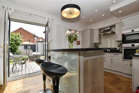 8 Glebe Road, Hull, HU7 0DX