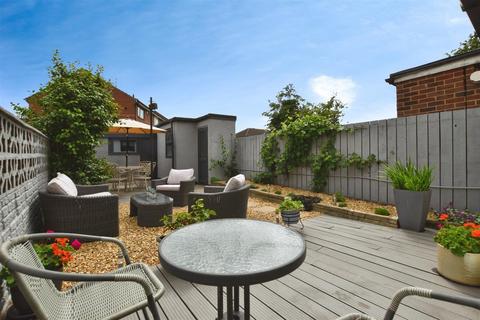 8 Glebe Road, Hull, HU7 0DX