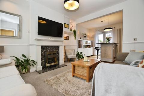 8 Glebe Road, Hull, HU7 0DX