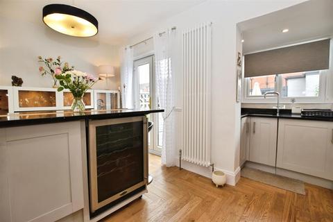 8 Glebe Road, Hull, HU7 0DX