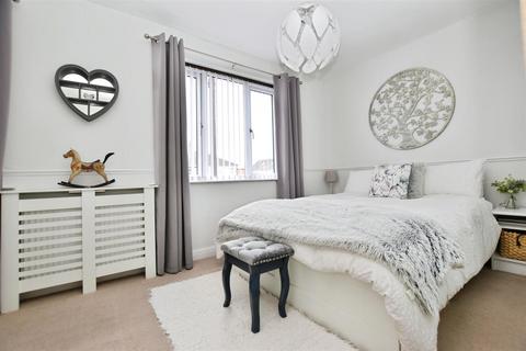 8 Glebe Road, Hull, HU7 0DX