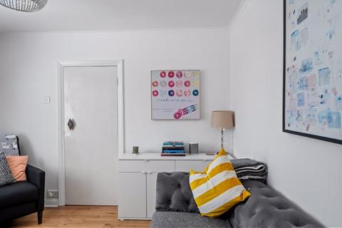 65 Idmiston Square, Worcester Park, KT4 7SX