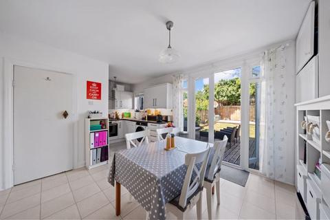 65 Idmiston Square, Worcester Park, KT4 7SX