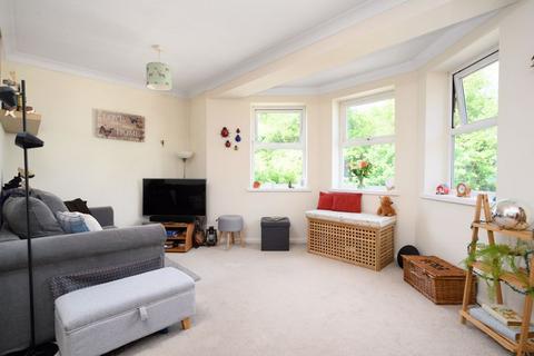 1 bedroom apartment for sale, Spinney Hill, Row Town KT15