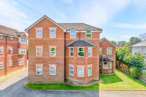 Spinney Hill, Row Town KT15